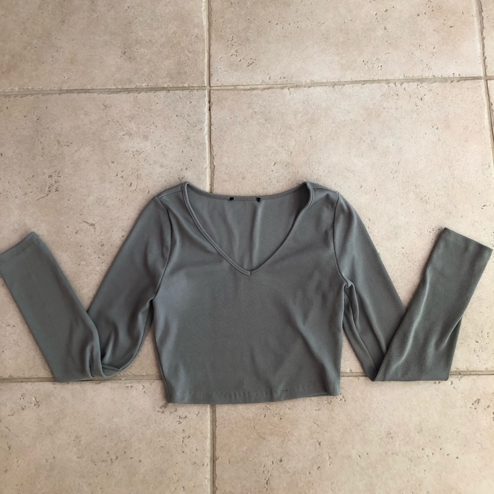 Cropped long sleeve olive green top